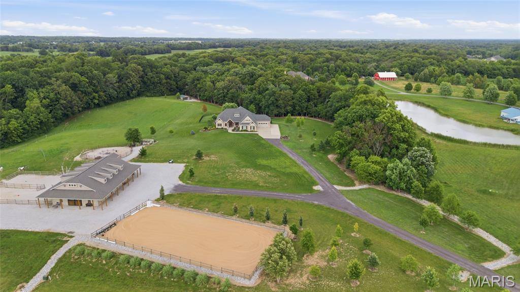 9420 Gilmore Lake RD, Columbia, IL 62236