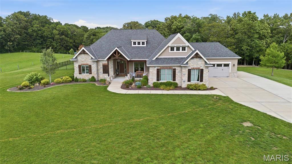 9420 Gilmore Lake RD, Columbia, IL 62236