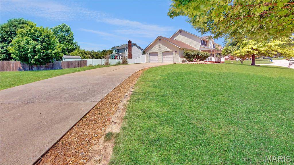 3284 Tanglebrook DR, Belleville, IL 62221