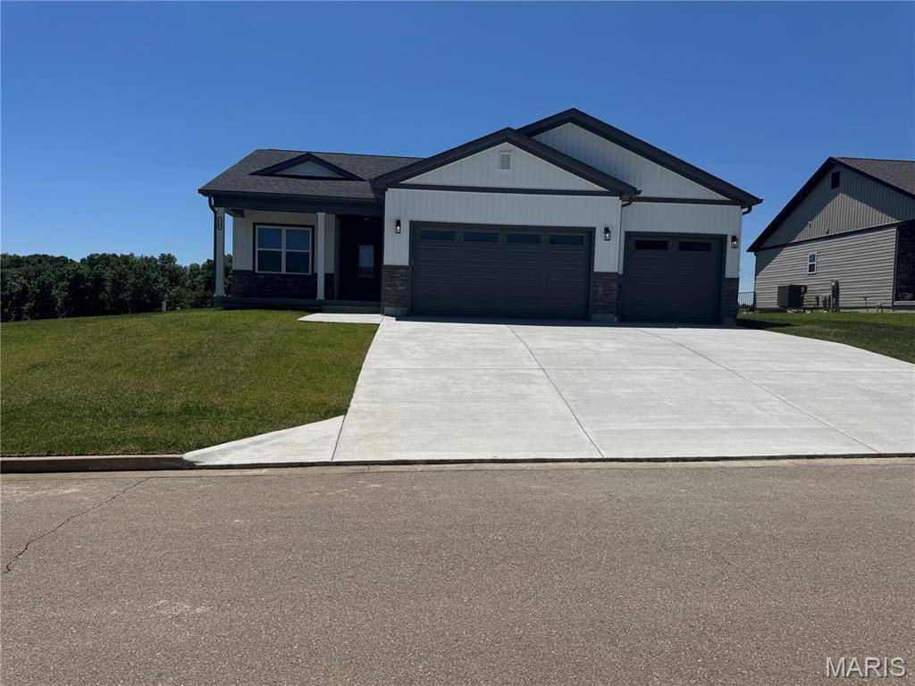 726 Deerfield LN, Farmington, MO 63640