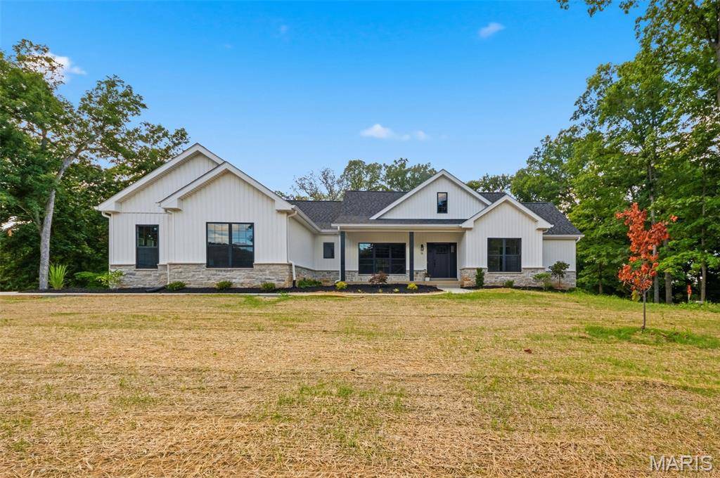 15 Woodline DR, Winfield, MO 63389