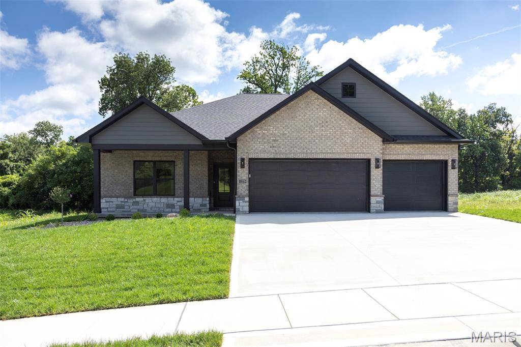 2279 Pelham LN, Maryville, IL 62062