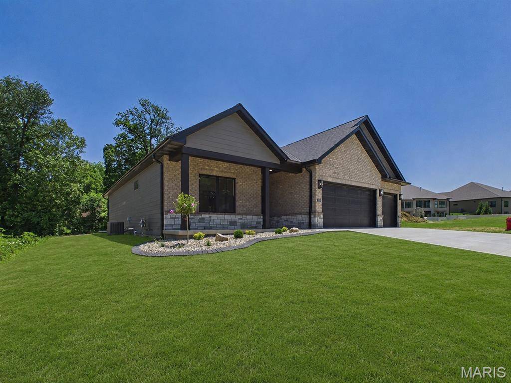 2279 Pelham LN, Maryville, IL 62062