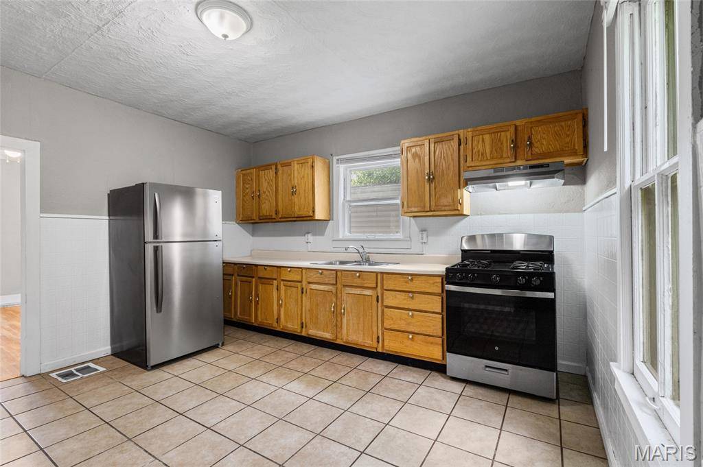 7033 Julian AVE, University City, MO 63130