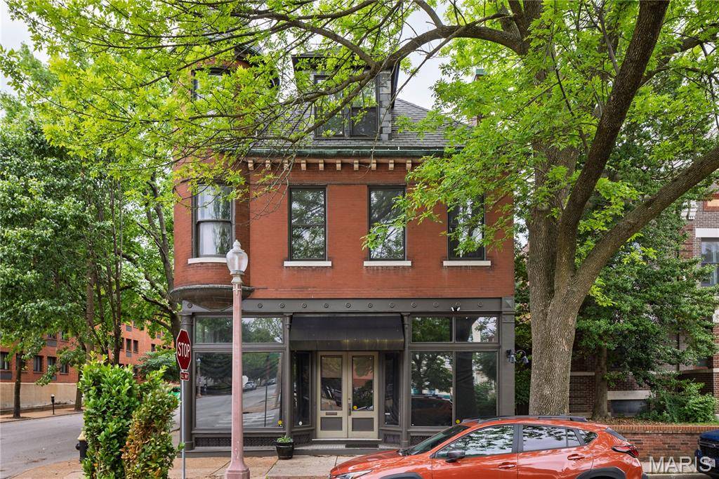4400 Laclede AVE, St Louis, MO 63108