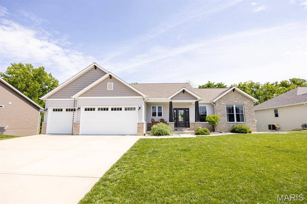 1522 Sagaponak LN, Troy, IL 62294