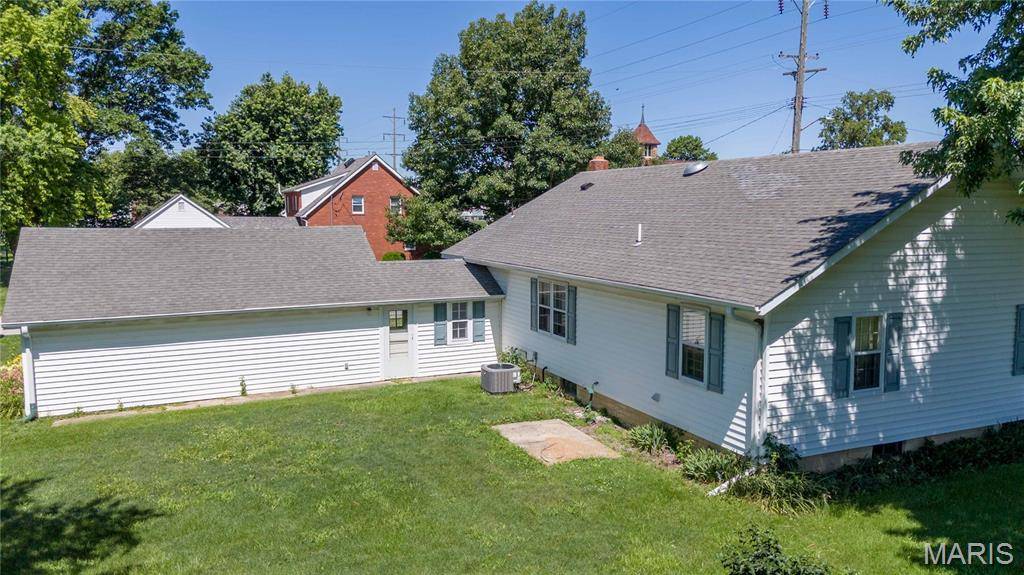 700 Gehle ST, St Peter, IL 62880