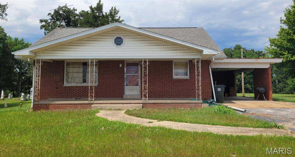 425 W Market ST, Red Bud, IL 62278