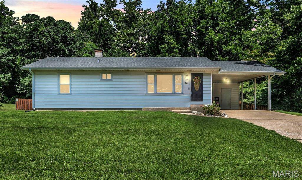 32 Highland DR, St Charles, MO 63303