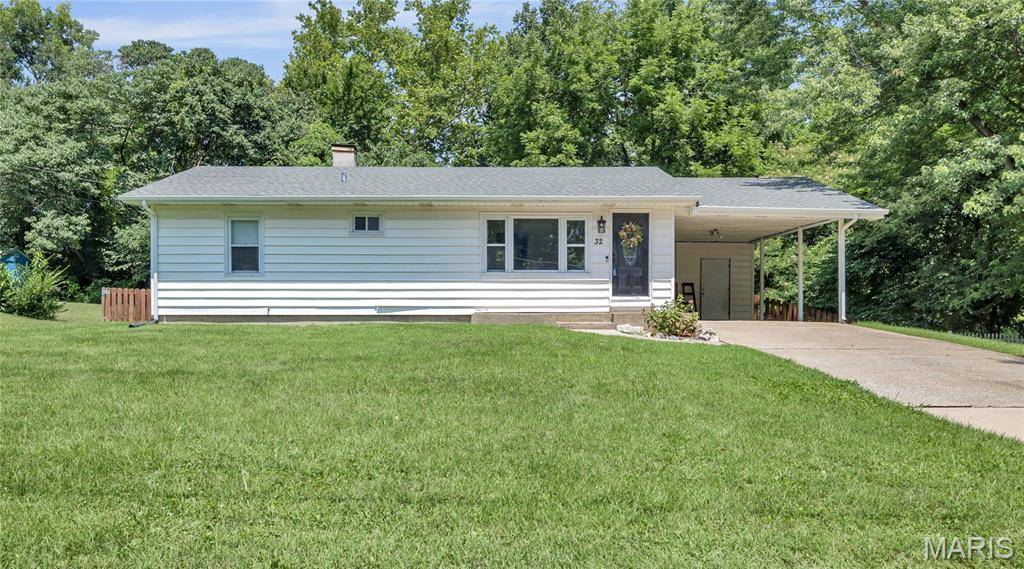 32 Highland DR, St Charles, MO 63303