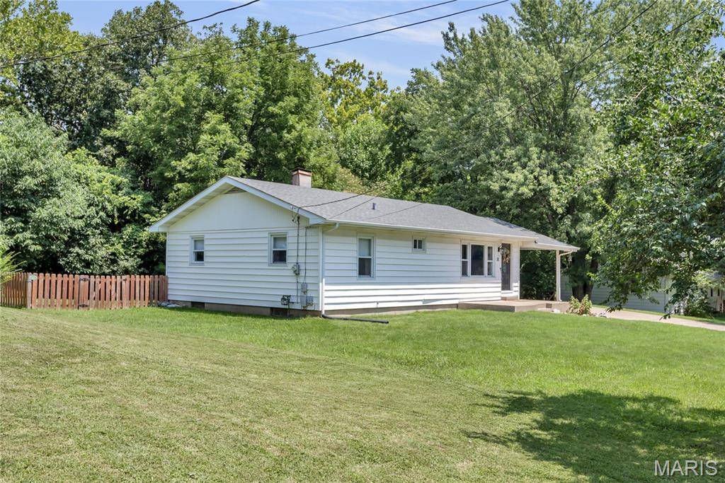 32 Highland DR, St Charles, MO 63303