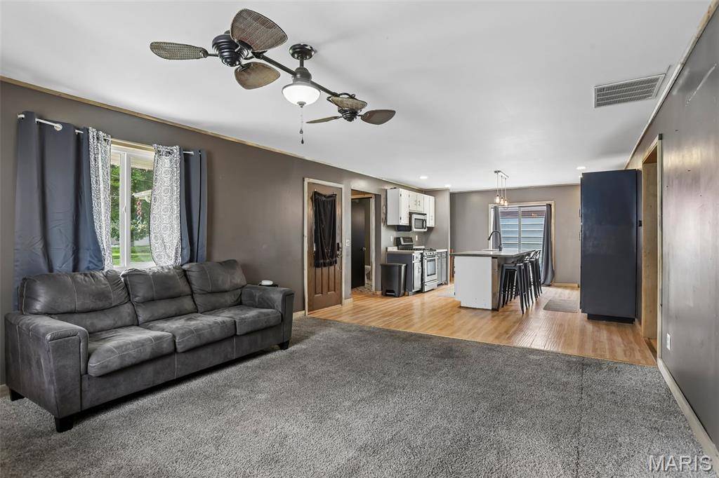 706 N Locust ST, Litchfield, IL 62056