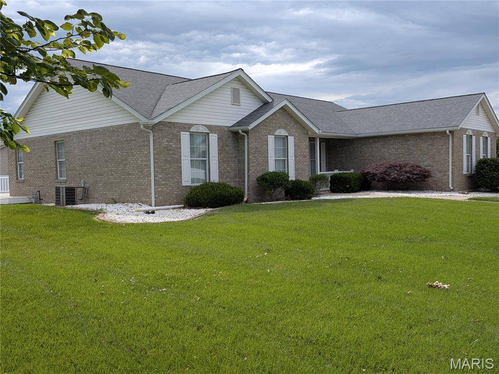 521 Grand AVE, Waterloo, IL 62298