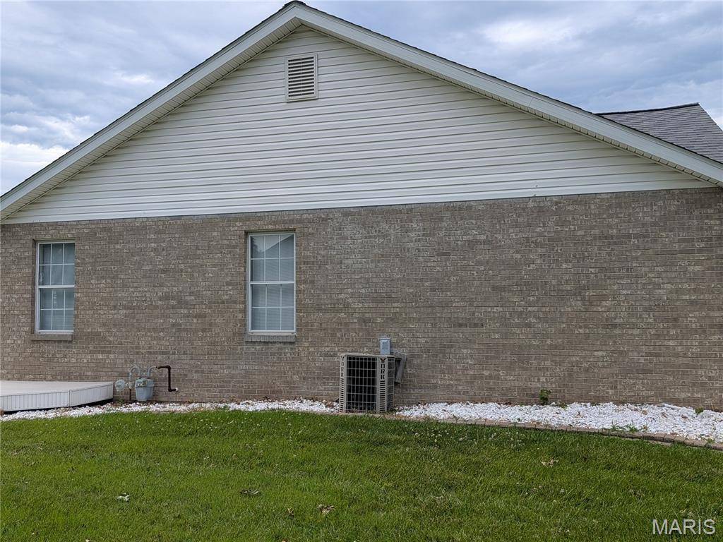 521 Grand AVE, Waterloo, IL 62298