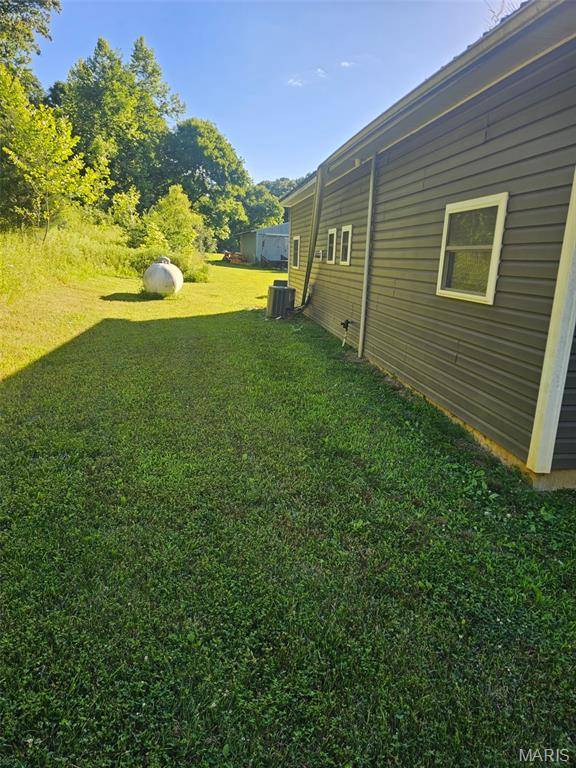 1329 Poor Farm Hollow RD, Hardin, IL 62047