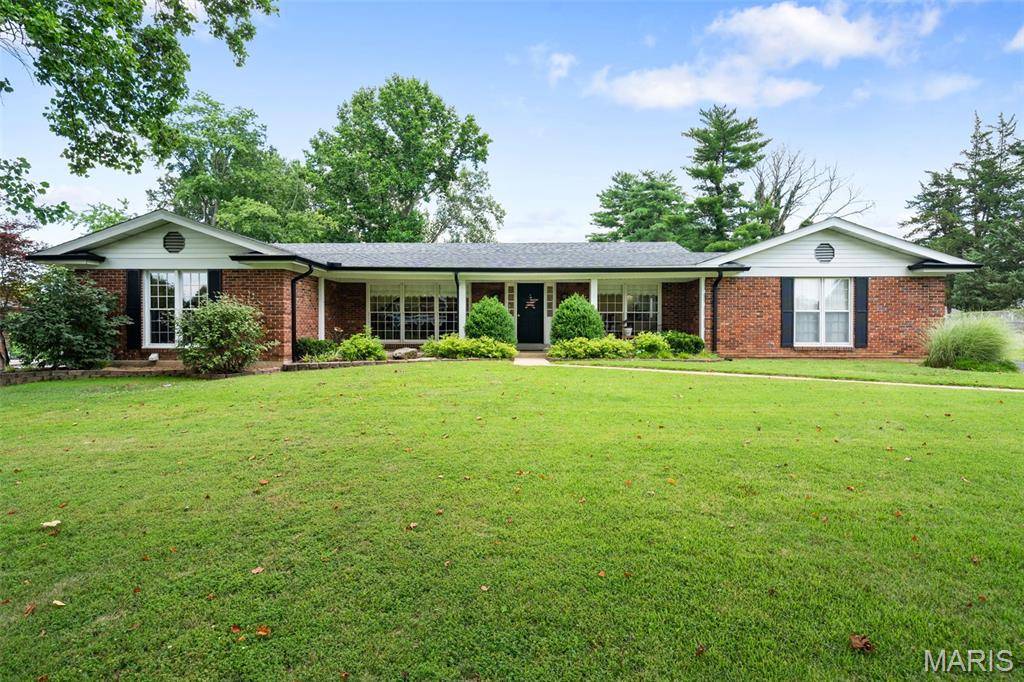 312 Diplomat LN, Chesterfield, MO 63017