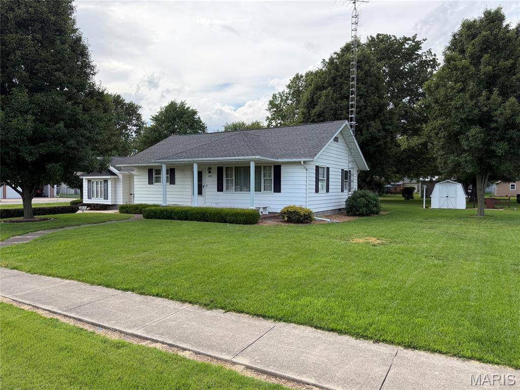 120 Madison ST, Nokomis, IL 62075