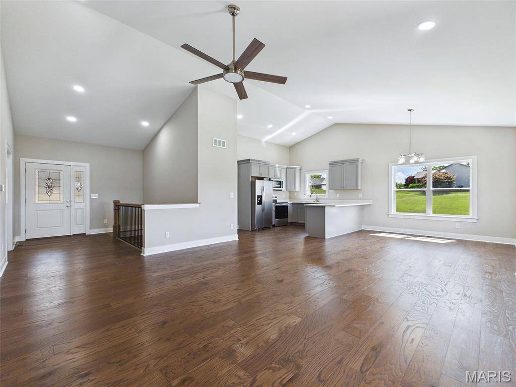 126 Woodland Hills CT, Alton, IL 62002