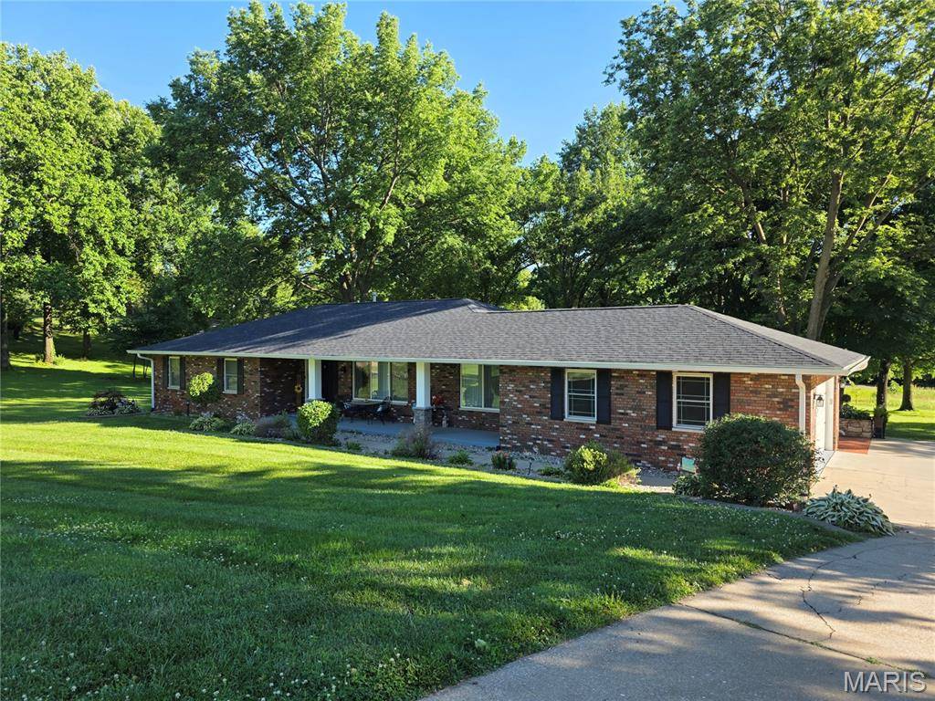 8 W Lockhaven CT CT, Edwardsville, IL 62025