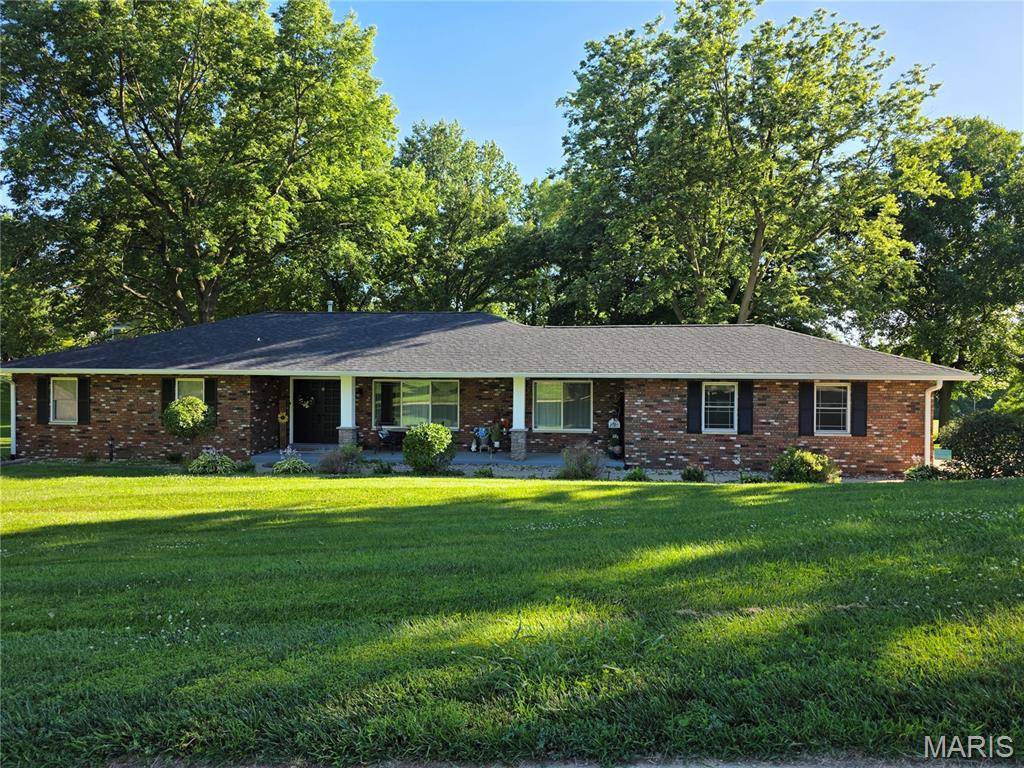 8 W Lockhaven CT CT, Edwardsville, IL 62025
