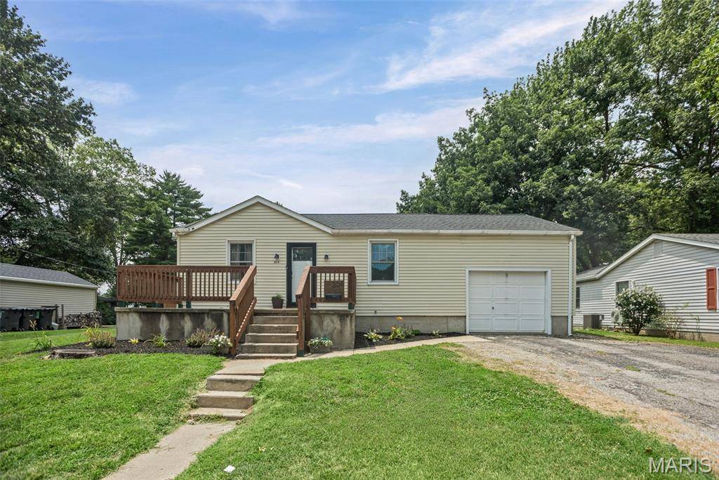 309 N 5th ST, Mascoutah, IL 62258