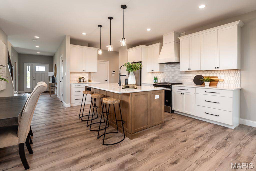 734 Barnwood Hill DR, O'fallon, MO 63385