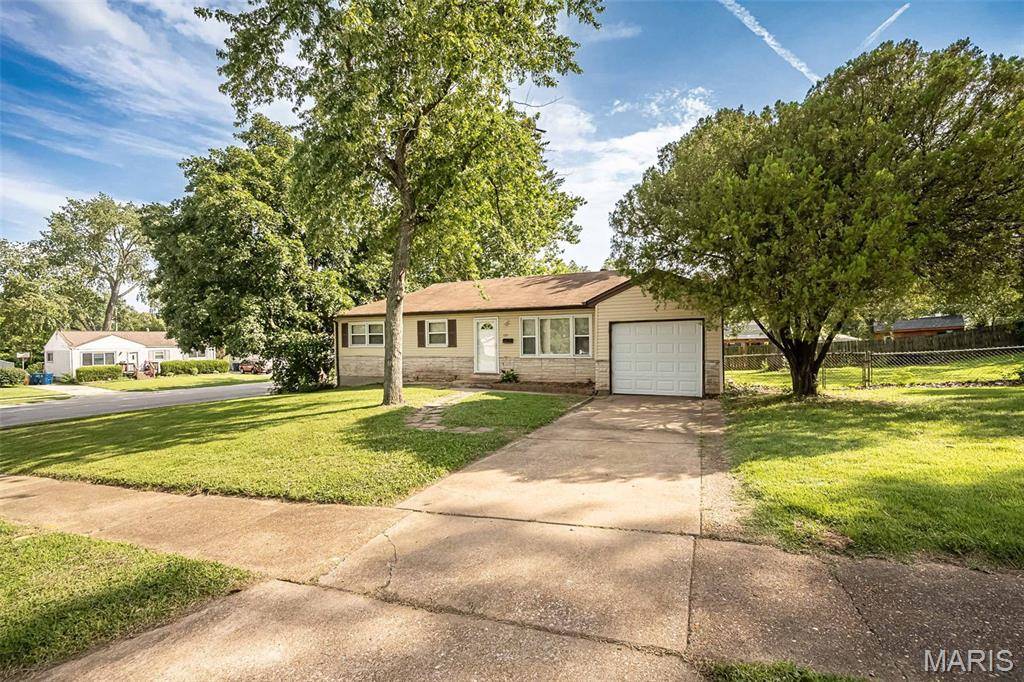 1115 Forestwood DR, Ferguson, MO 63135