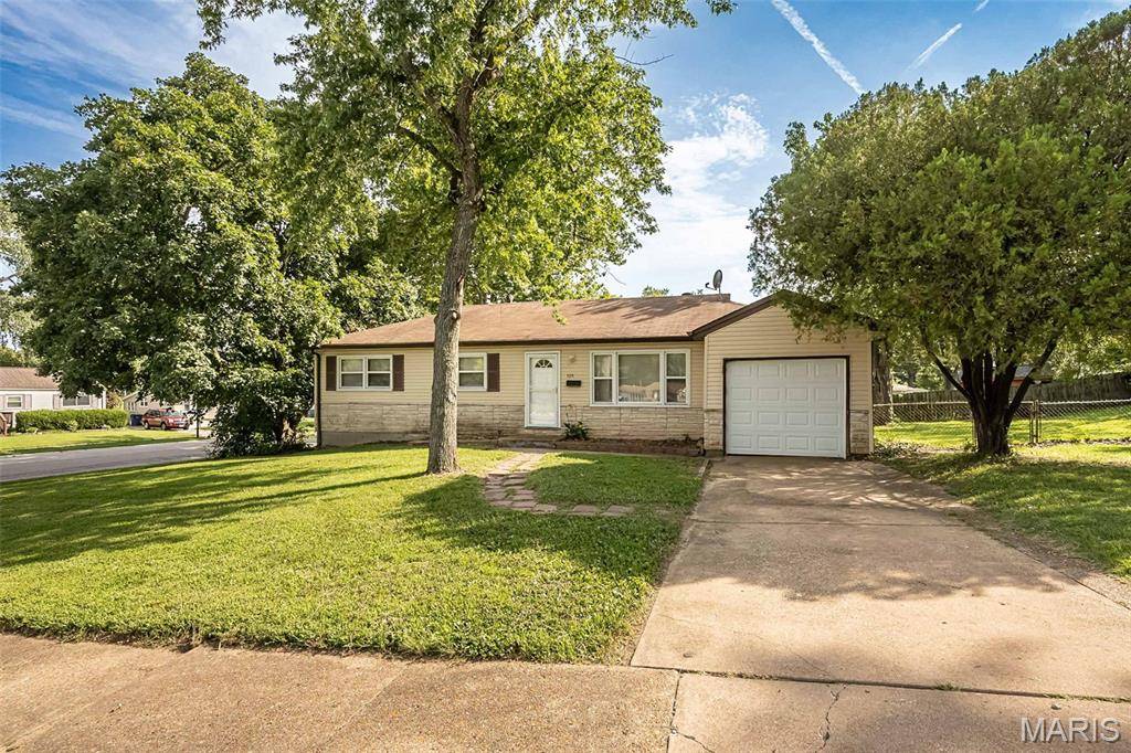 1115 Forestwood DR, Ferguson, MO 63135