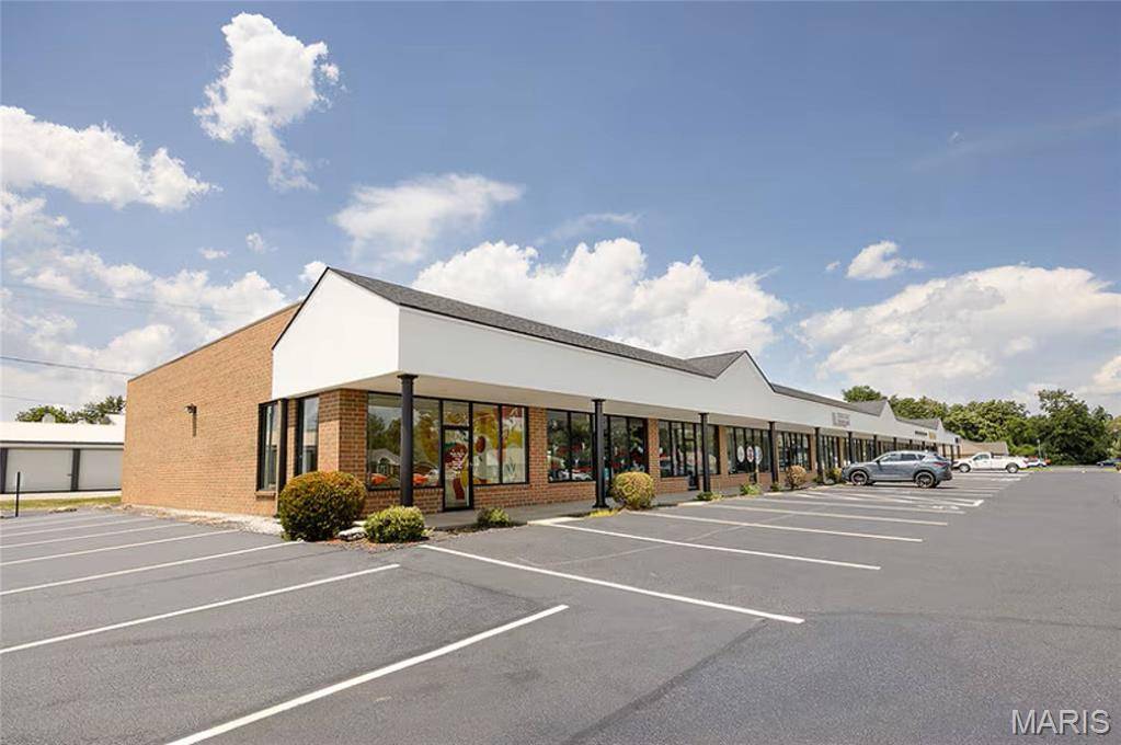 715 Lakepointe Centre DR, O'fallon, IL 62269