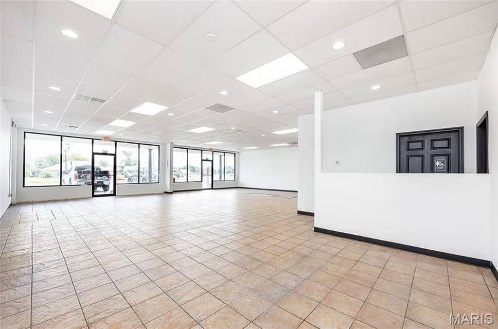 715 Lakepointe Centre DR, O'fallon, IL 62269
