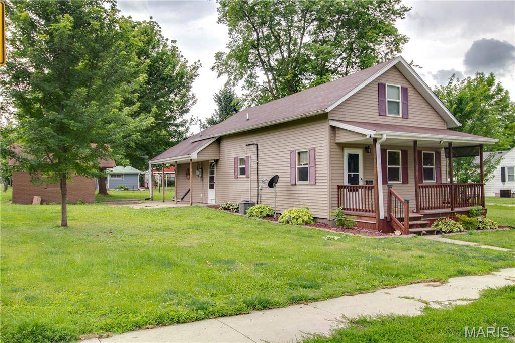 821 Locust ST, Carrollton, IL 62016