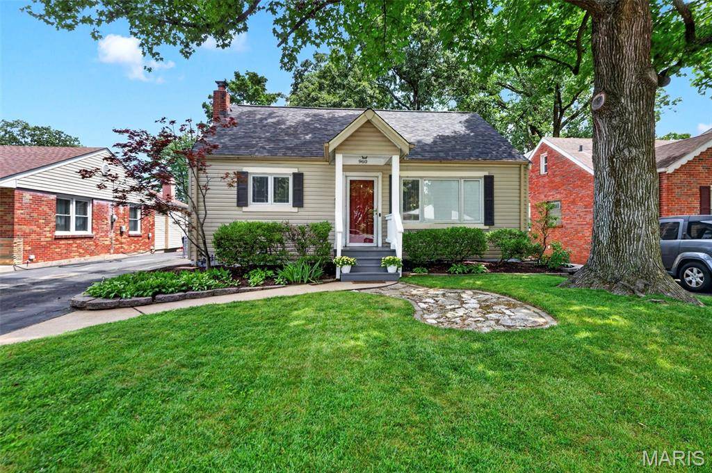 960 Briarton DR, St Louis, MO 63126
