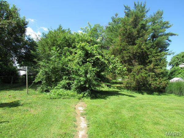 6024 W B ST, Belleville, IL 62223
