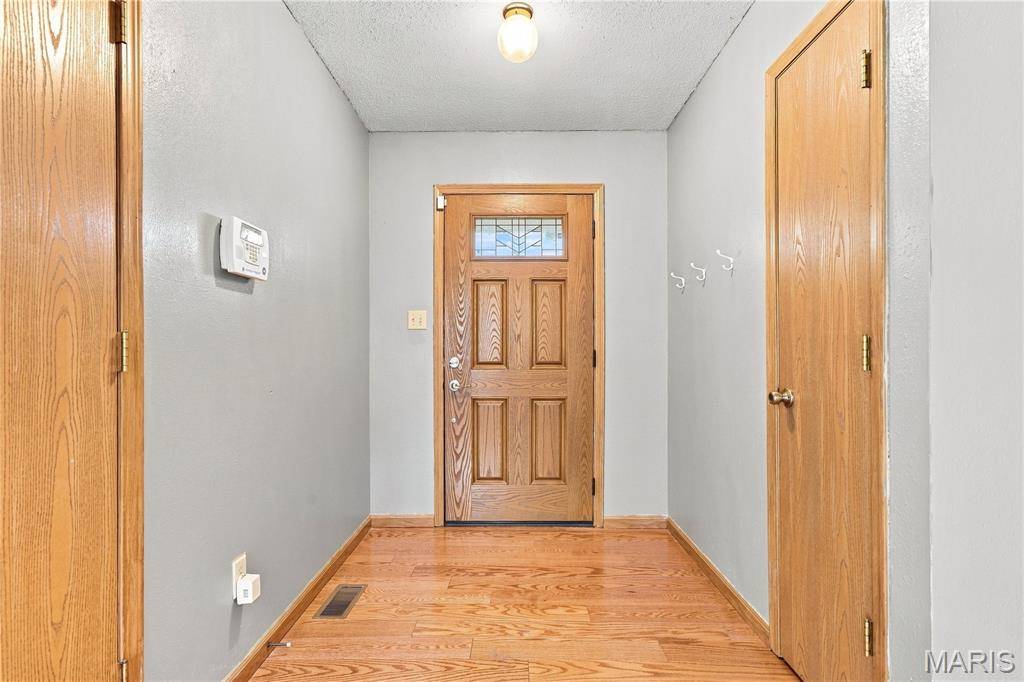 4208 NW Point DR, House Springs, MO 63051
