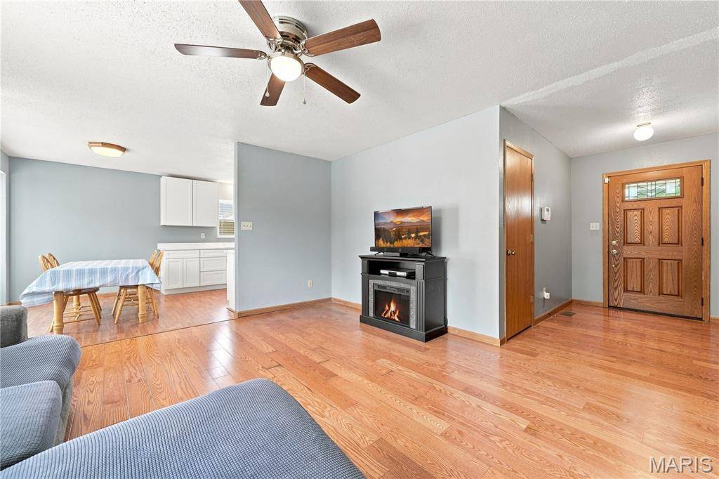 4208 NW Point DR, House Springs, MO 63051