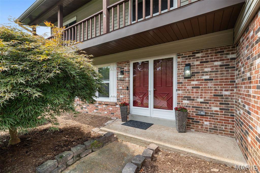 12326 Woodline DR, St Louis, MO 63141