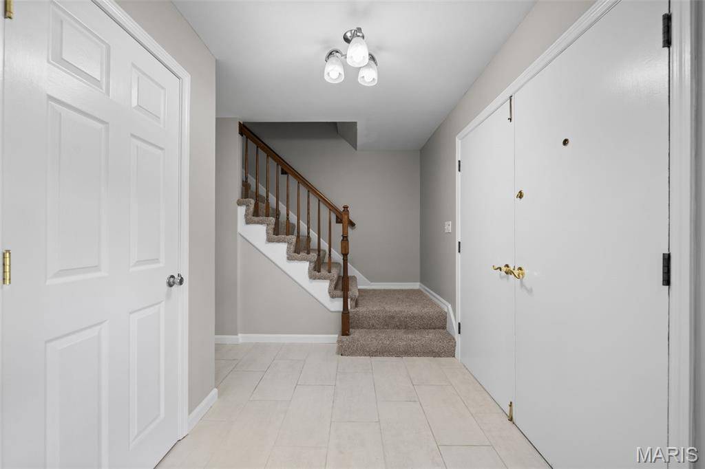12326 Woodline DR, St Louis, MO 63141