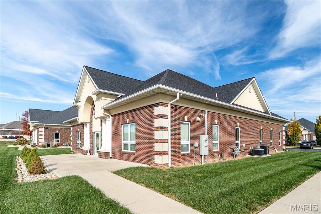 216 Evergreen LN, Glen Carbon, IL 62034