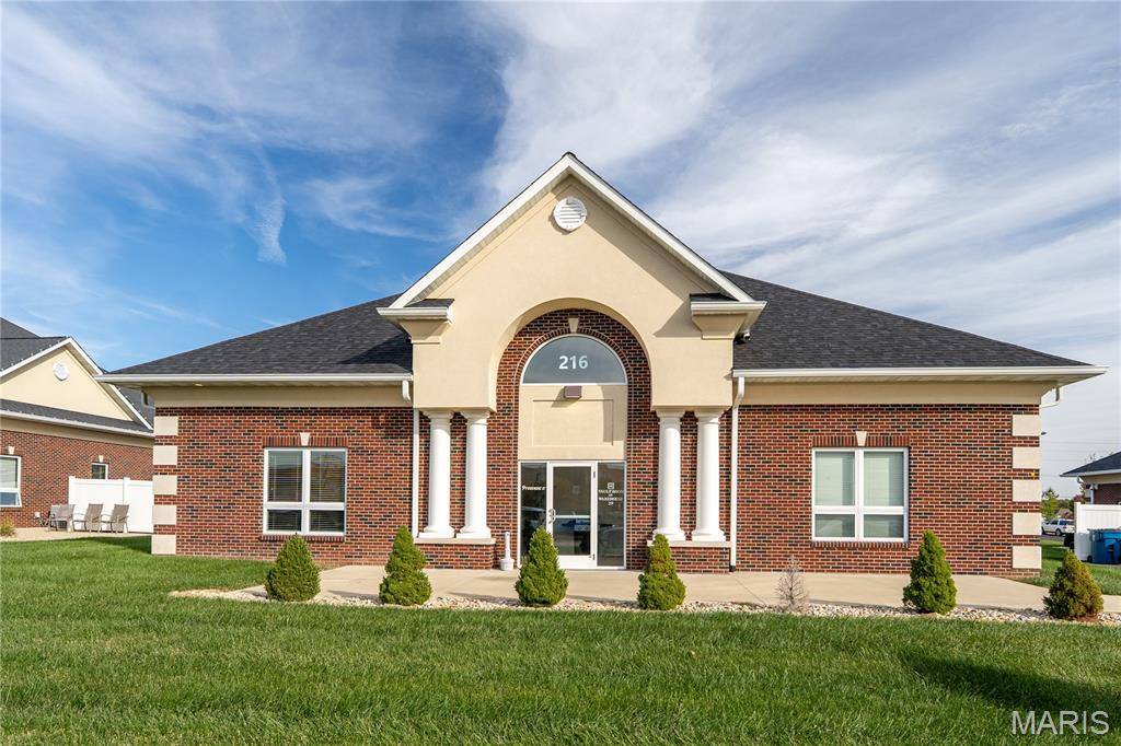 216 Evergreen LN, Glen Carbon, IL 62034