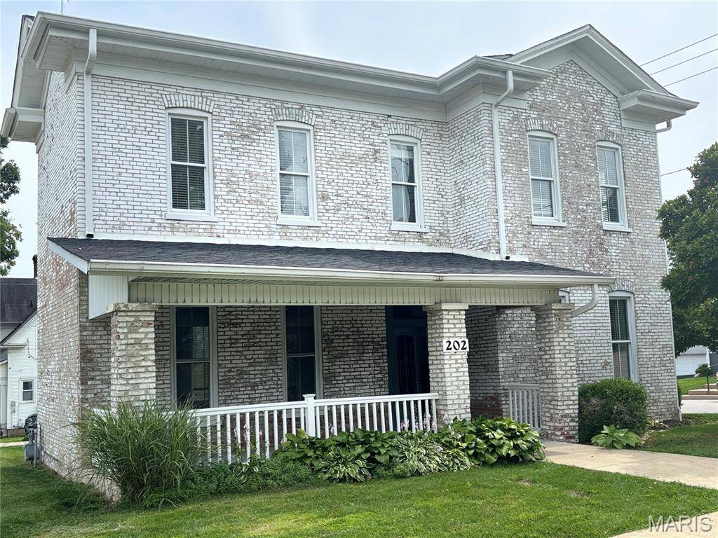 202 E College AVE, Greenville, IL 62246