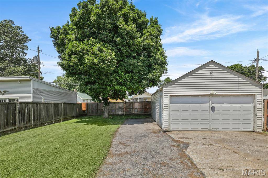 126 E 2nd ST, Roxana, IL 62084