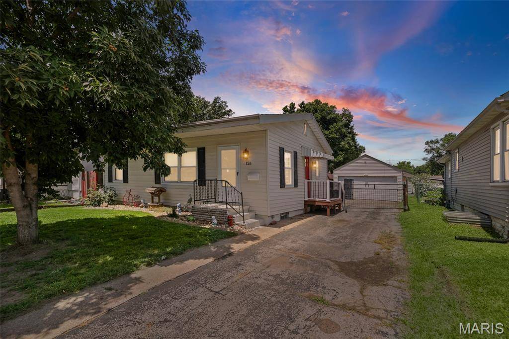 126 E 2nd ST, Roxana, IL 62084