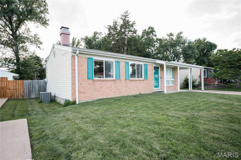 2845 Sugar Tree LN, Maryland Heights, MO 63043