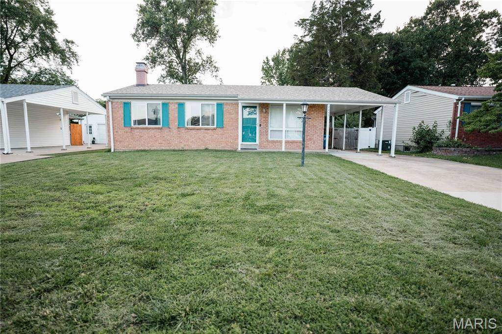 2845 Sugar Tree LN, Maryland Heights, MO 63043