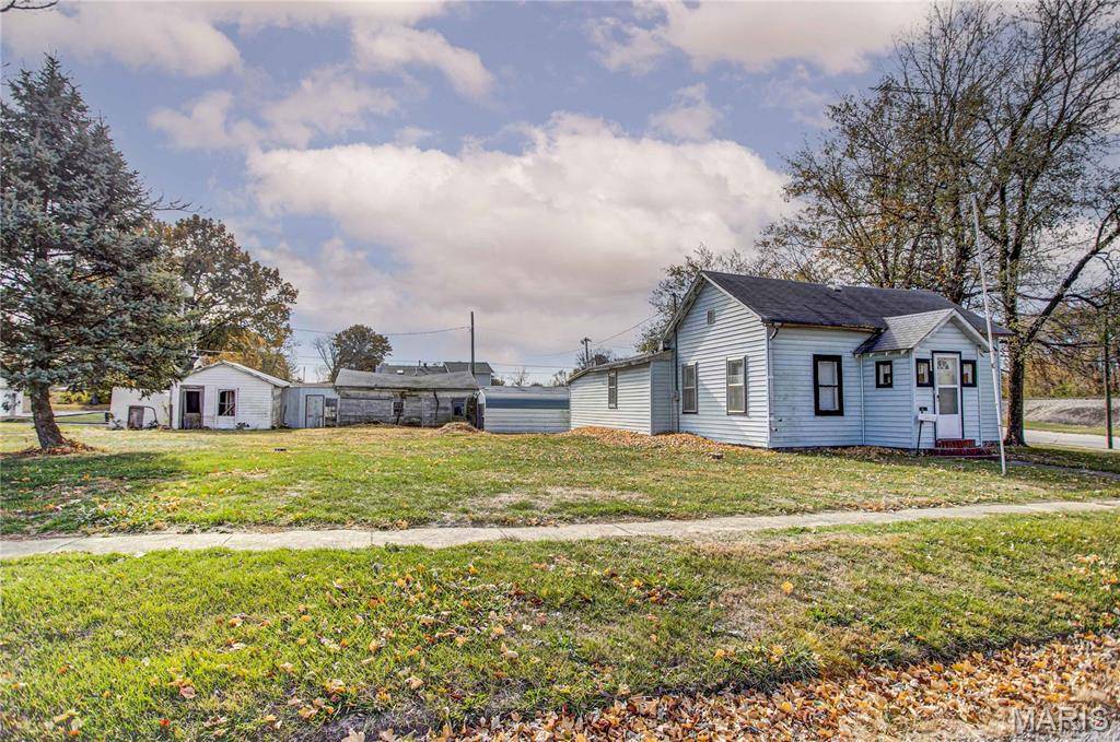 338 W Rowe ST, Roodhouse, IL 62082