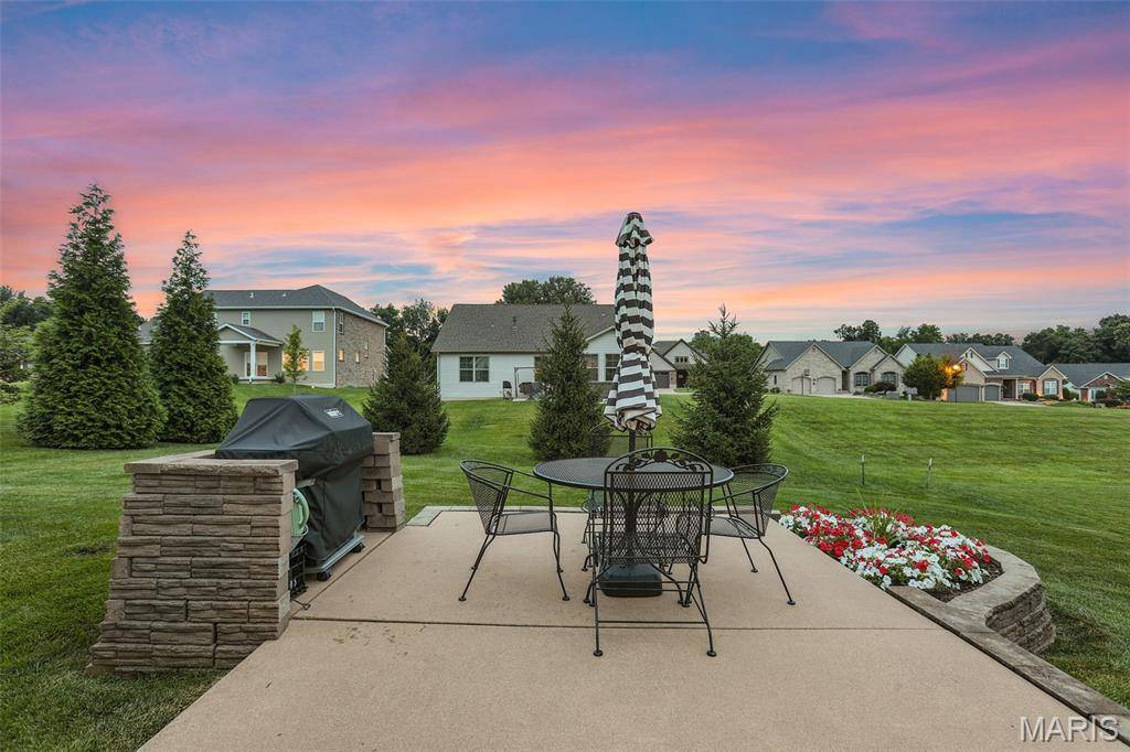 208 Fountain DR, Glen Carbon, IL 62034