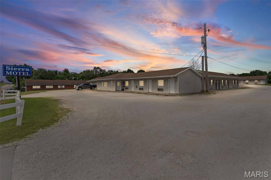 1215 S Fifth, Carrollton, IL 62016