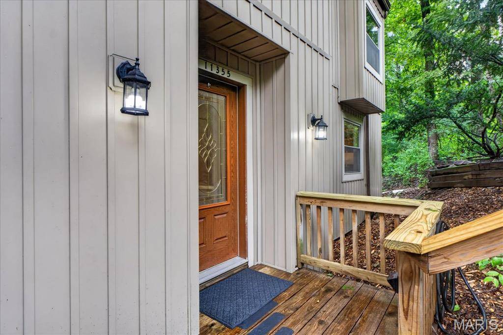 11355 Cragwold RD, Sunset Hills, MO 63122