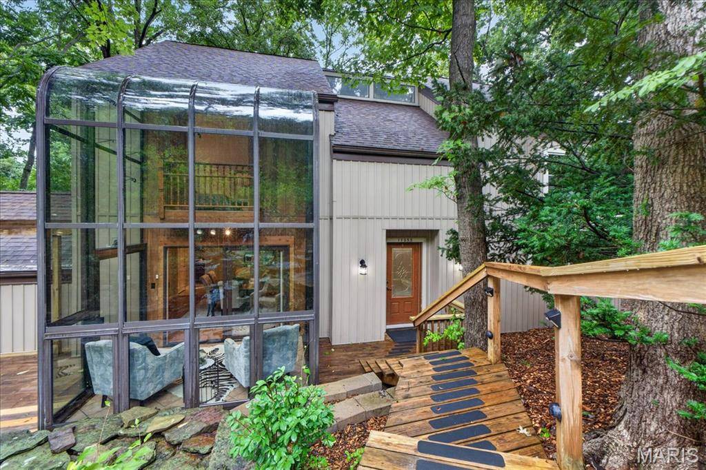 11355 Cragwold RD, Sunset Hills, MO 63122
