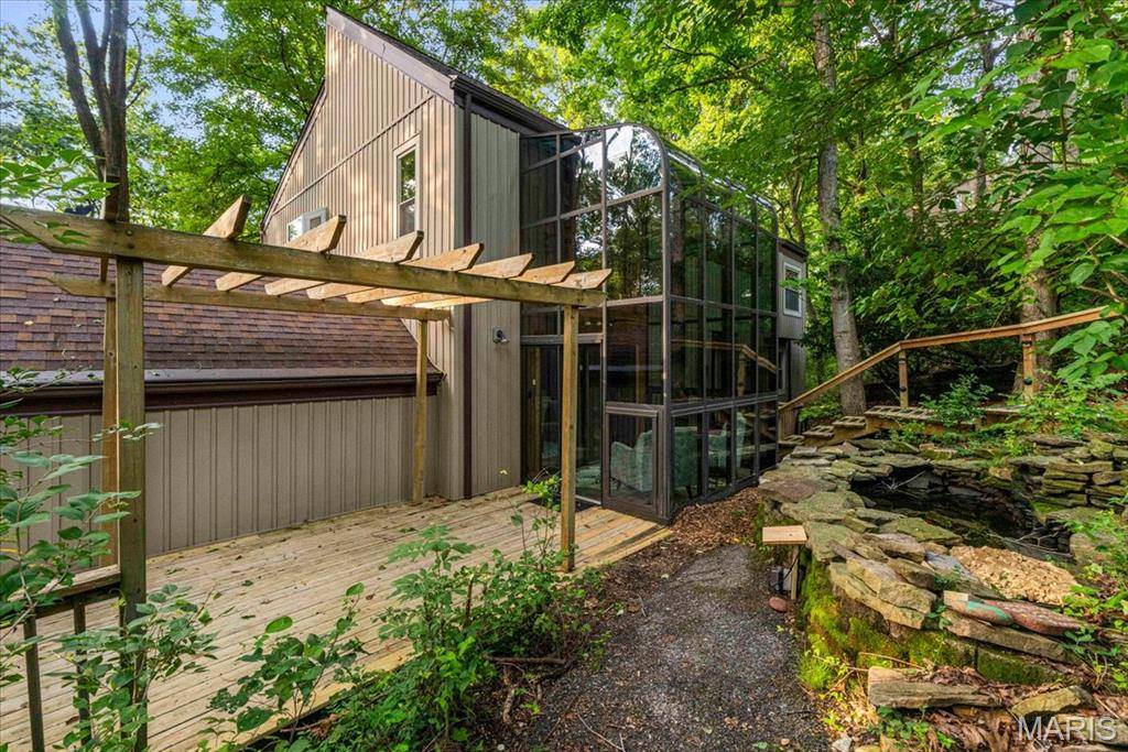 11355 Cragwold RD, Sunset Hills, MO 63122